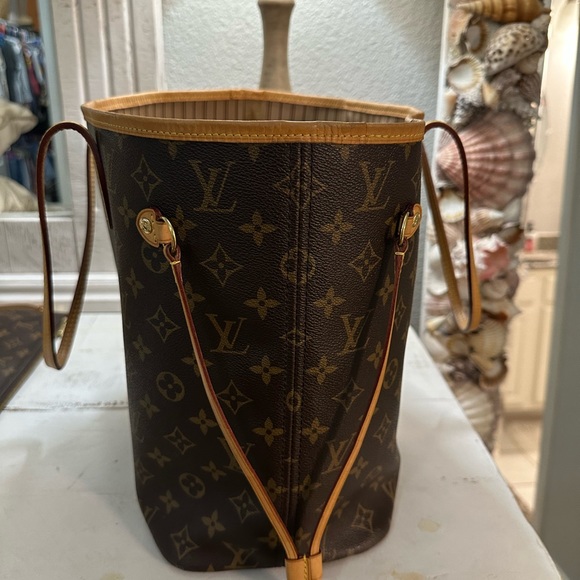 SOLD: Louis Vuitton- Neverfull MM - Picture 3 of 8